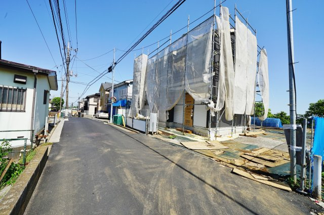 敷地面積約５９坪！カースペース３台♪旭区川島町　新築戸建ての前面道路含む現地写真