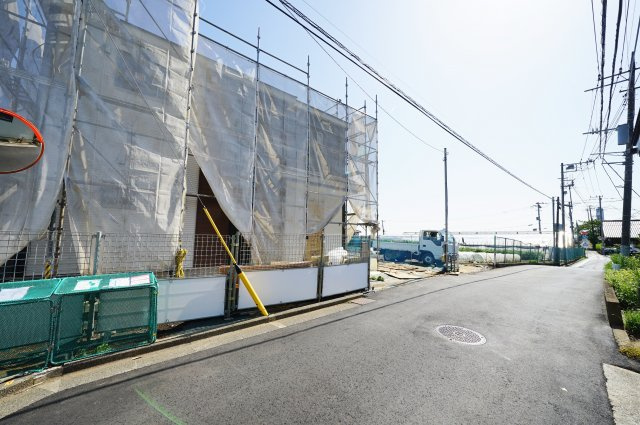 敷地面積約５９坪！カースペース３台♪旭区川島町　新築戸建ての前面道路含む現地写真