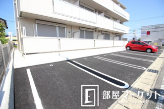 【駐車場】