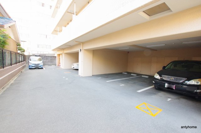 サムティ江坂ジュレーヴ　仲介手数料無料の駐車場