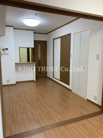 ノルデンタワー天神橋アネックスの居間・リビング