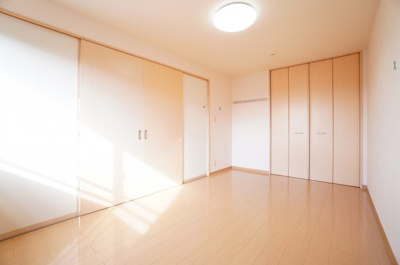 【洋室】 | ロイヤルガーデンKIRINOKI | ※同物件・同タイプの写真です。