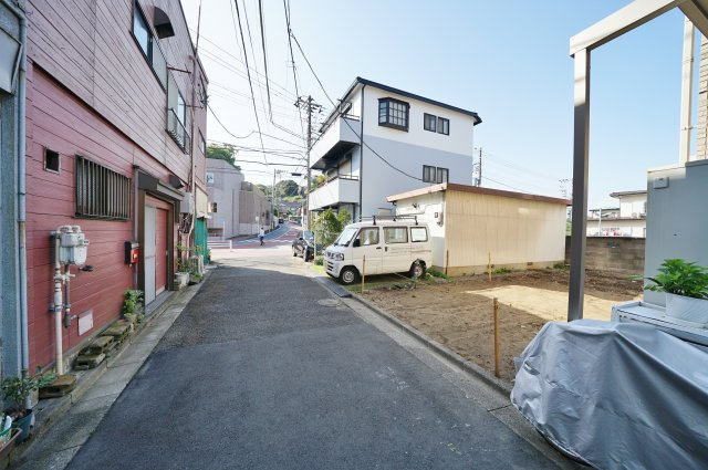 【横浜市保土ケ谷区岩間町２丁目184-14】★仲介手数料無料★（保土ヶ谷小学校・岩崎中学校）の前面道路含む現地写真