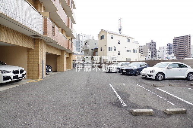 ソラナ平安の駐車場