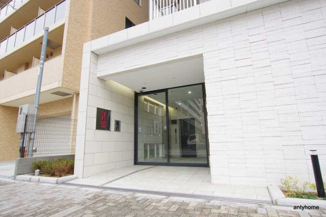 エグゼ江坂 仲介手数料無料のエントランス