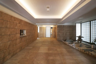 【エントランス】 | ■LD部分に床暖房有り！■洋室部分ウォールドア採用！