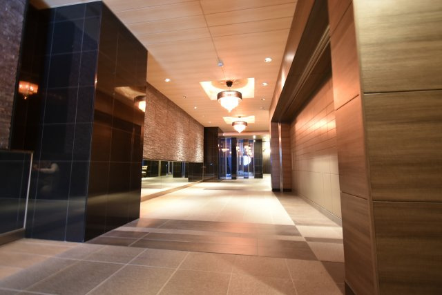 CONOE本町通のロビー