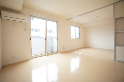 【居間・リビング】 | ロイヤルガーデンKIRINOKIⅡ | ※同物件、同タイプのお部屋です