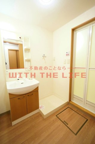 グランフォースMOCO（モコ）【キャッシュバック対象物件】の洗面所|明るい洗面所です