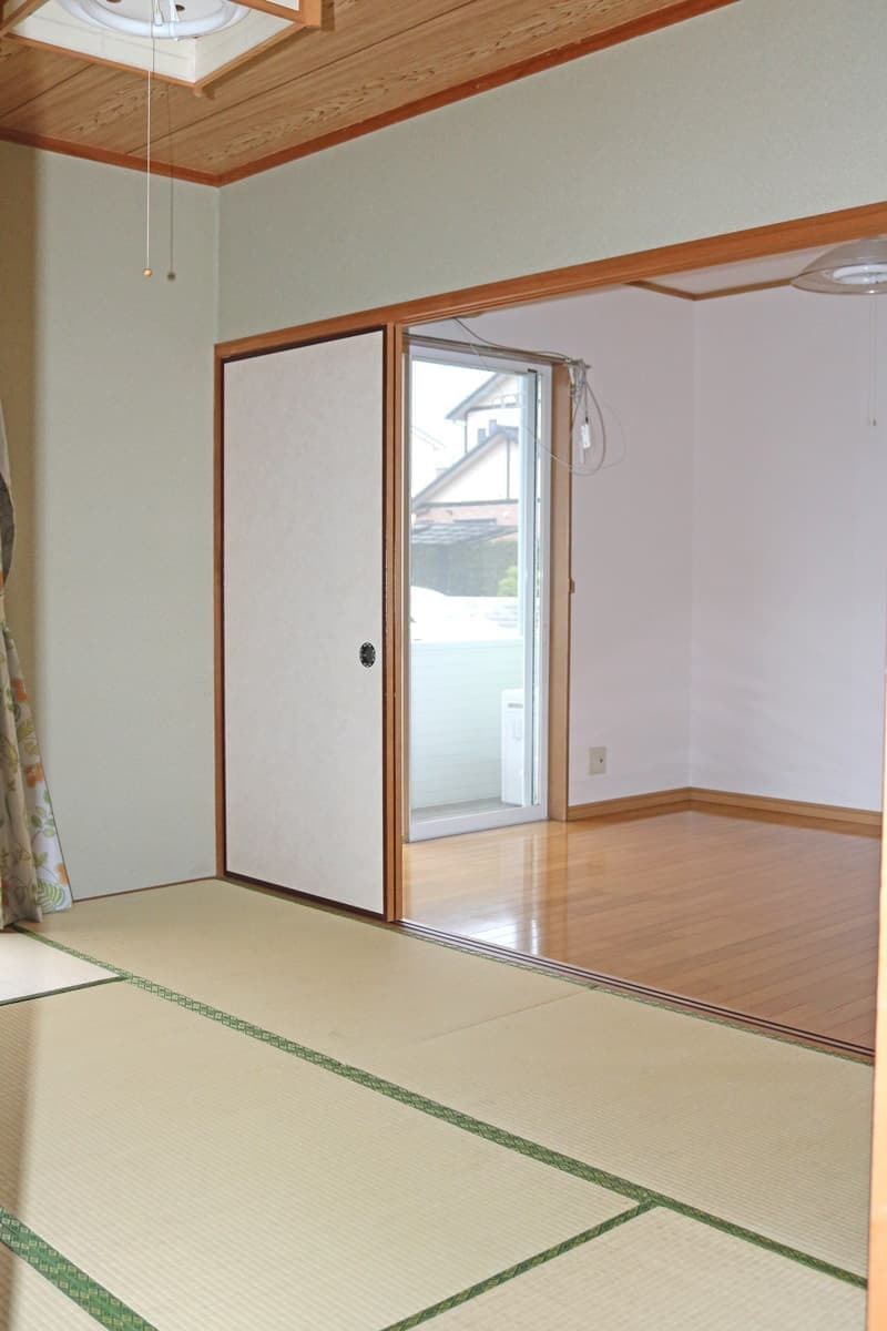 レッドハウス福益【キャッシュバック対象物件】の和室|畳の上でゆっくりとくつろげる和室です