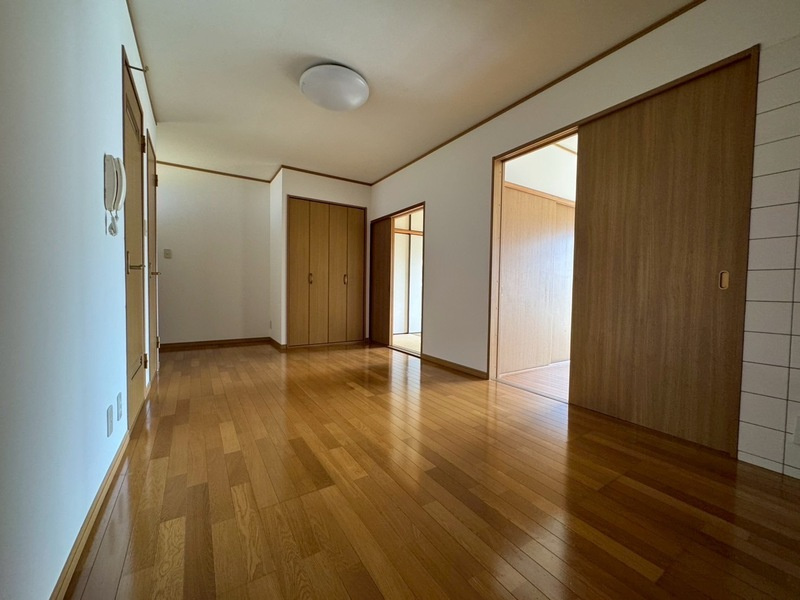 レッドハウス福益【キャッシュバック対象物件】の居間・リビング|ゆったり過ごせるリビングです