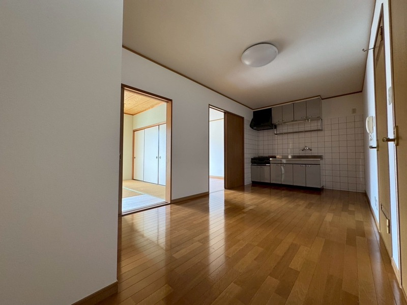 レッドハウス福益【キャッシュバック対象物件】の居間・リビング|使いやすいリビングです