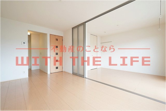 ガーデンヒルズ荒木【キャッシュバック対象】の居間・リビング|こちらの居間で趣味の時間をお楽しみください