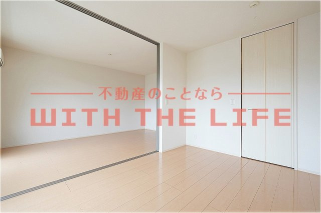 ガーデンヒルズ荒木【キャッシュバック対象】の内装|明るい室内です