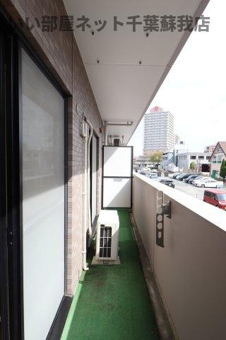 SANTAのバルコニー|バルコニー付きのしっかり光が取り込める洋室です！