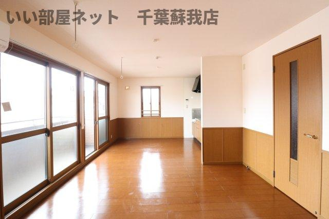 セジュール山の根の居間・リビング|こちらのリビングで趣味の時間をお楽しみください