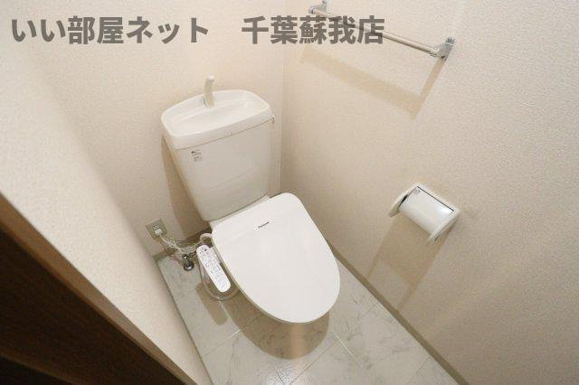 セジュール山の根のトイレ|落ち着いた色調のトイレです