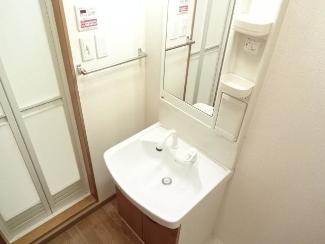 ヴァンベール WAKAMIYAの洗面所|洗髪洗面化粧台