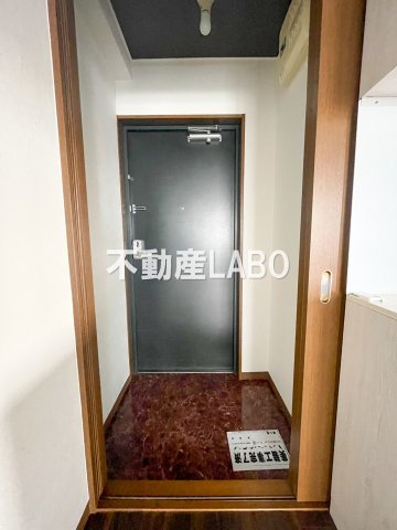 メロディーハイム九条の玄関