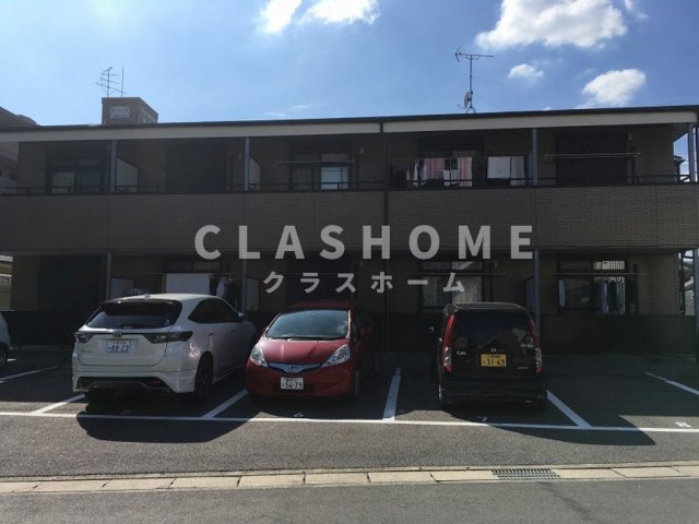 Pinetree　Residenceの駐車場