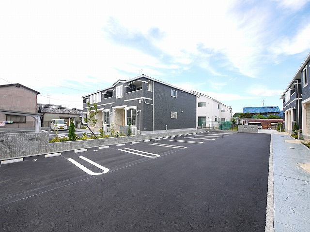 モアナエコルＢの駐車場|駐車場があるので、車を買う予定の方も安心です