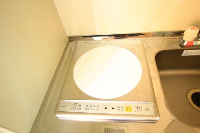 ユナイト上町ランドシュタイナーのキッチン|同アパート反転タイプの参考写真です。