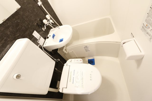 ユナイト上町ランドシュタイナーのトイレ|同アパート反転タイプの参考写真です。