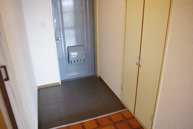 矢追マンションの玄関|明るい玄関です