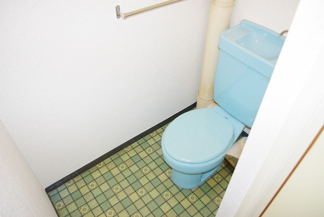矢追マンションのトイレ|ゆったりとした空間のトイレです