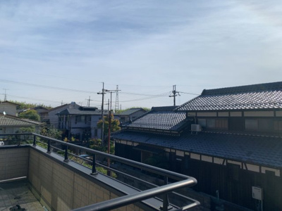 【バルコニー】 | 大津市日吉台4丁目28-14　中古戸建 | 暖かな日差しのふりそそぐバルコニー