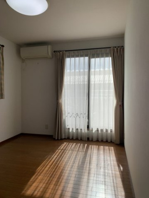 【洋室】 | 大津市日吉台4丁目28-14　中古戸建 | 個人の部屋や寝室として使える洋室です