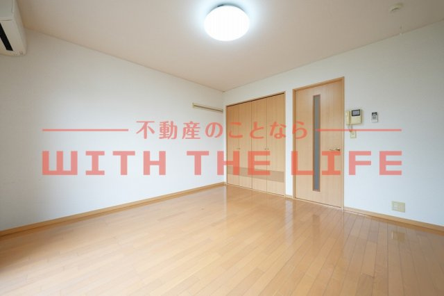 アドバンテイジ合川【10,000円キャッシュバック対象物件】の居間・リビング|こちらのリビングで趣味の時間をお楽しみください