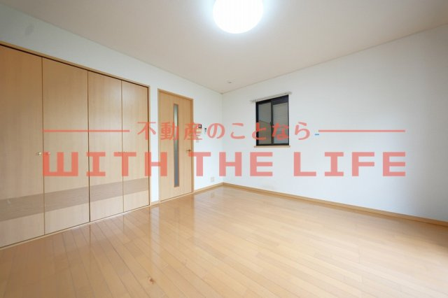 アドバンテイジ合川【10,000円キャッシュバック対象物件】の洋室|明るい洋室です