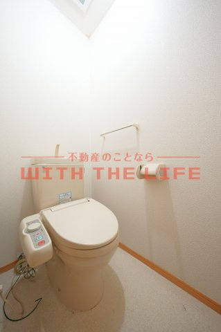 アドバンテイジ合川【10,000円キャッシュバック対象物件】のトイレ|ゆったりとした空間のトイレです