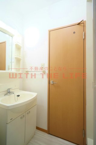 マーサジュネスⅡ【10，000円キャッシュバック対象物件】の洗面所|明るい洗面所です