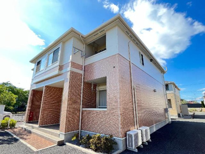 【エントランス】 | レーヴ | 外観写真（昼）