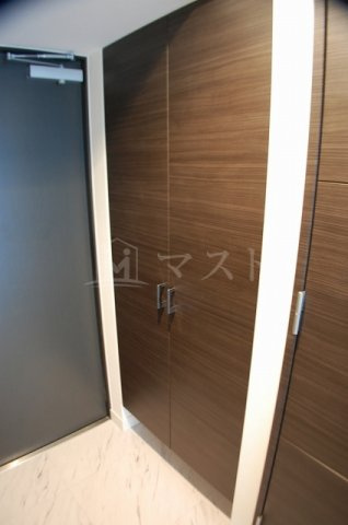 スワンズシティ大手前ソレイユの玄関