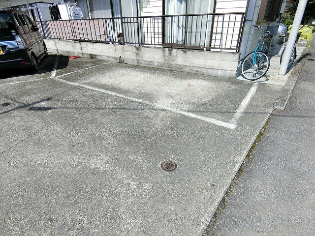 カーサ和光の駐車場