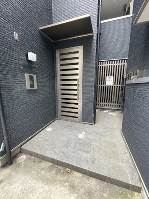 【エントランス】 | Fメゾン上新庄Ⅱ | 毎日通るエントランスはこのようになっています