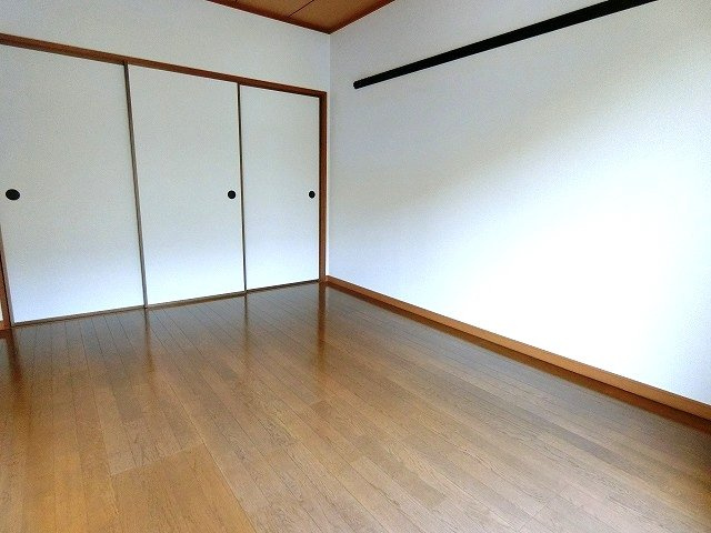 ハイツジュネスの居間・リビング
