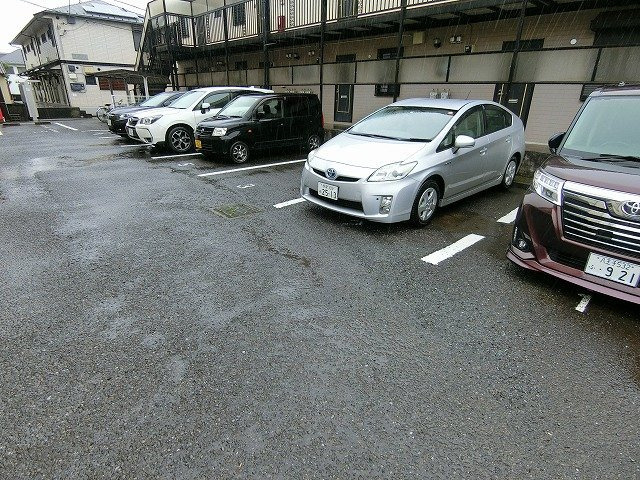 ハイツジュネスの駐車場