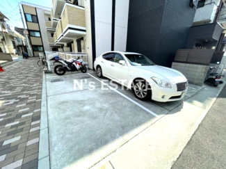 【駐車場】