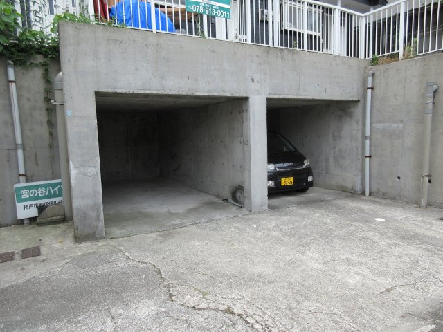 宮の谷ハイツの駐車場