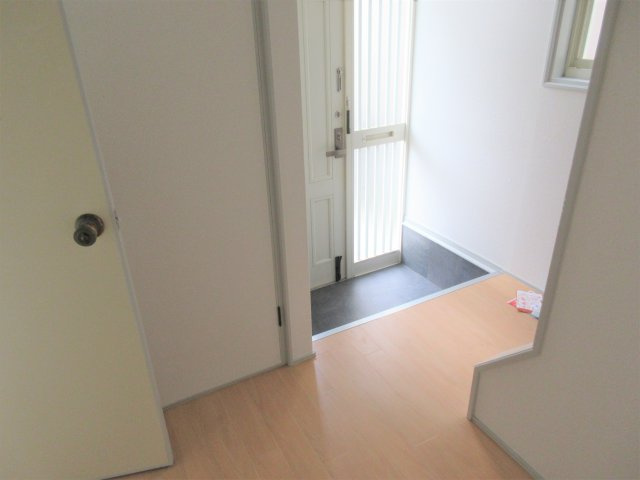 宮の谷ハイツの玄関