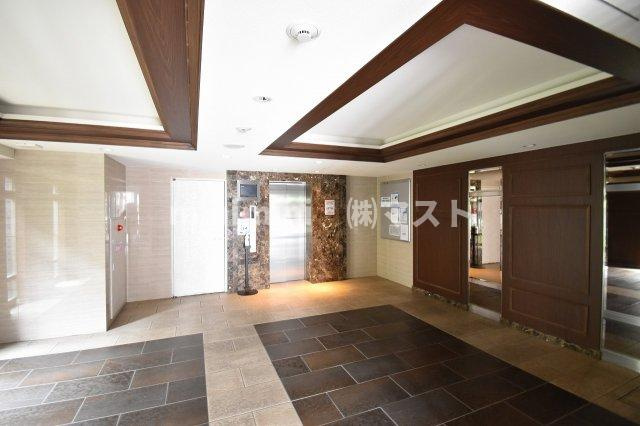 プレサンス松屋町駅前のロビー