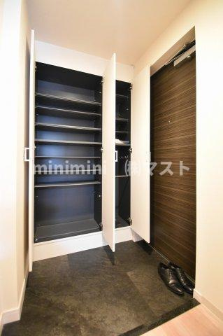 プレサンス松屋町駅前の玄関