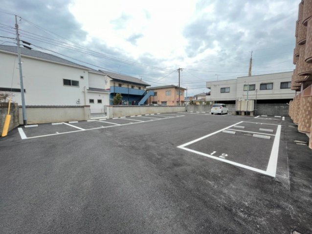 OAK VILLA 久留米の駐車場|駐車場があるので、車を買う予定の方も安心です