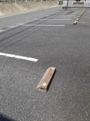 【駐車場】 | パーシモン　ハイム | 駐車場に車を止められます