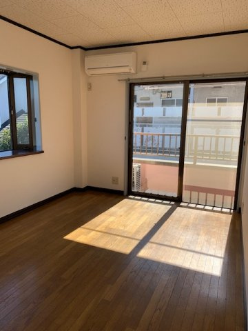 スリーヒルズの居間・リビング|※別号室参考写真です