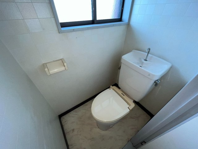 スリーヒルズのトイレ|※別号室参考写真です